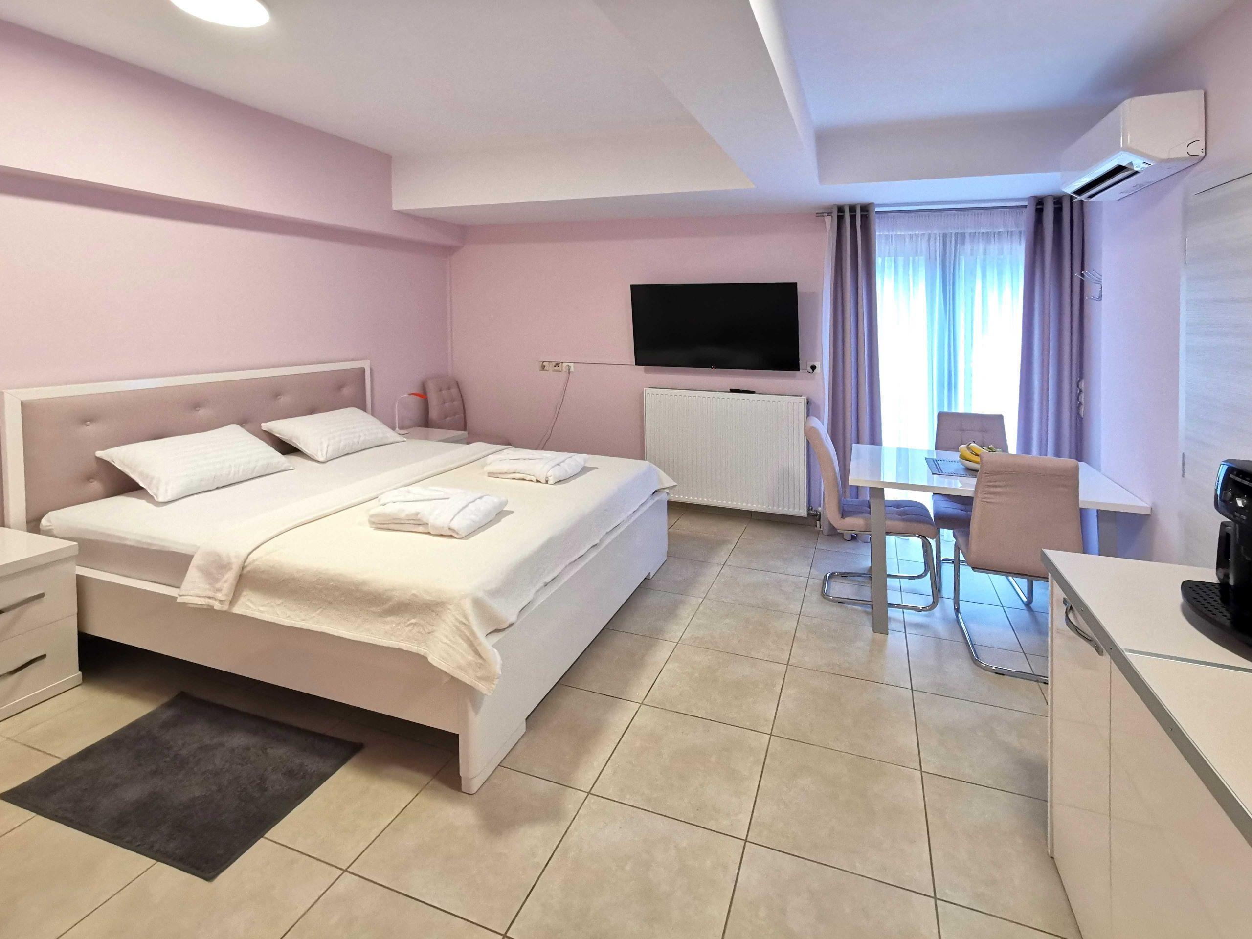 Callisto Apartment *